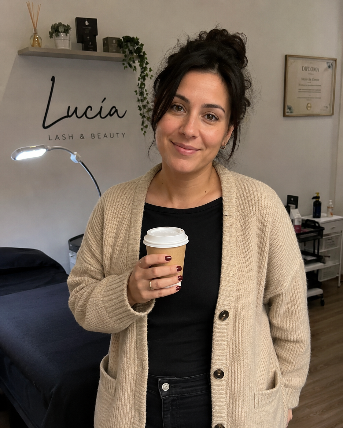 Lucía Herrera dueña de salón de belleza